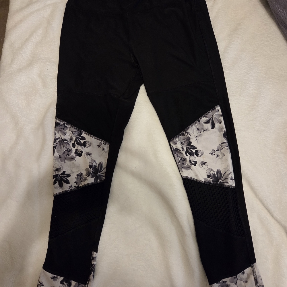 Womans Black Floral Panel Active Leggings